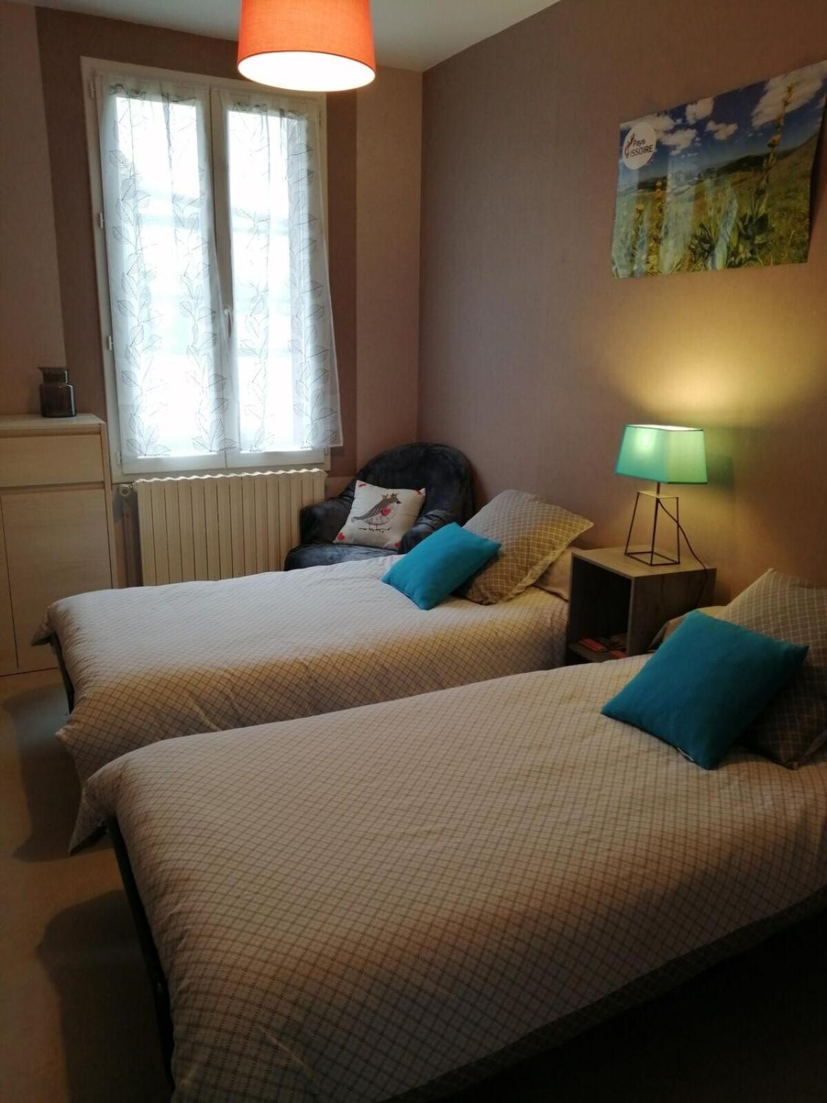 הוילה Saint-Germain-Lembron Gite Pavillon Kifadonfe 3 Ch Avec Cour Et Jardin Clos מראה חיצוני תמונה